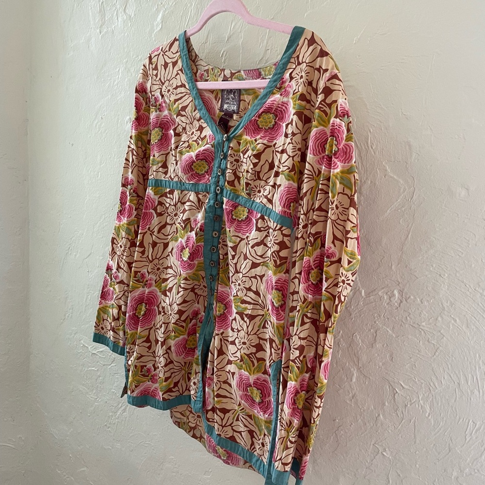 Beautiful Lucky brand, colorful top
